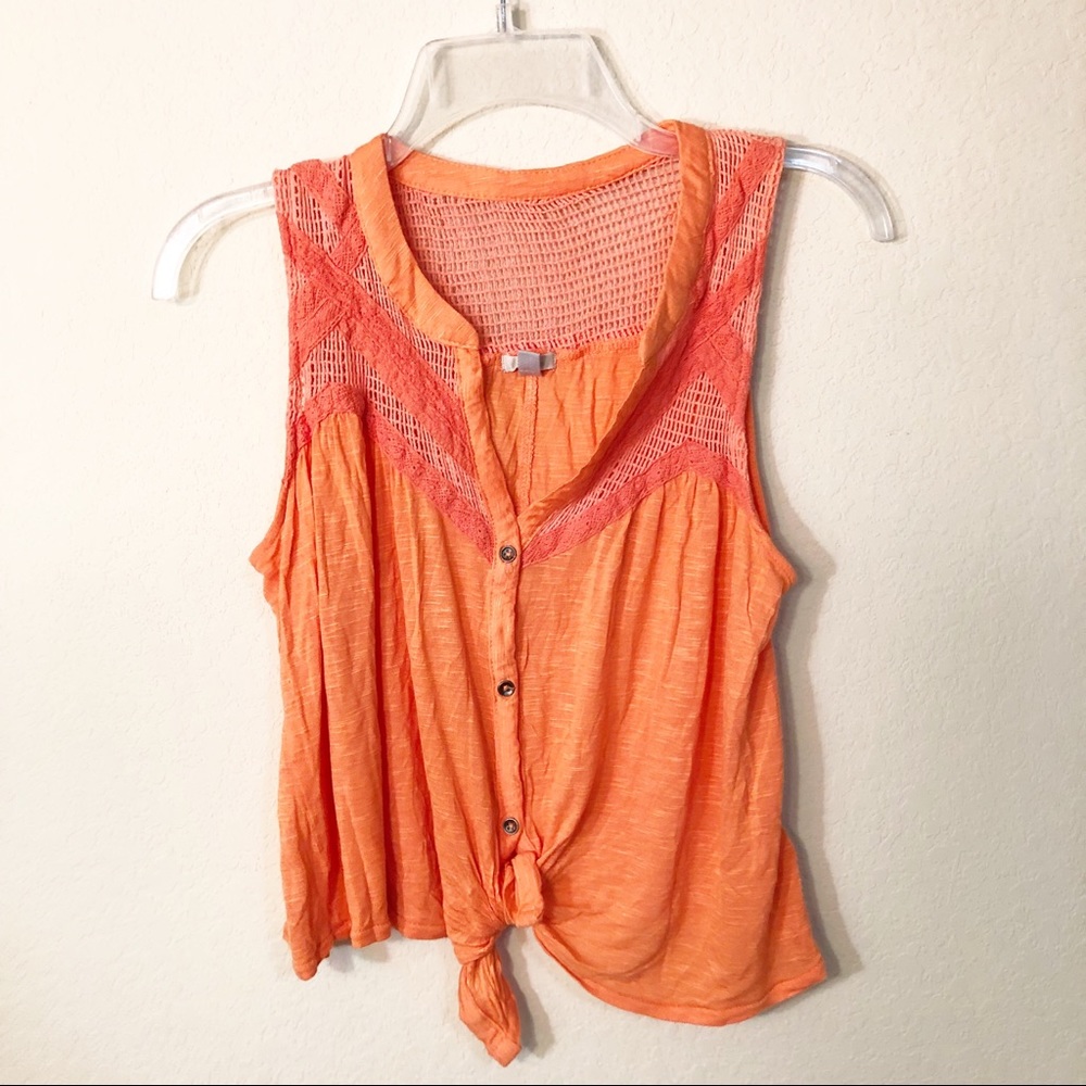 Urban Outfitters | Tie front button crop - Picture 2 of 7